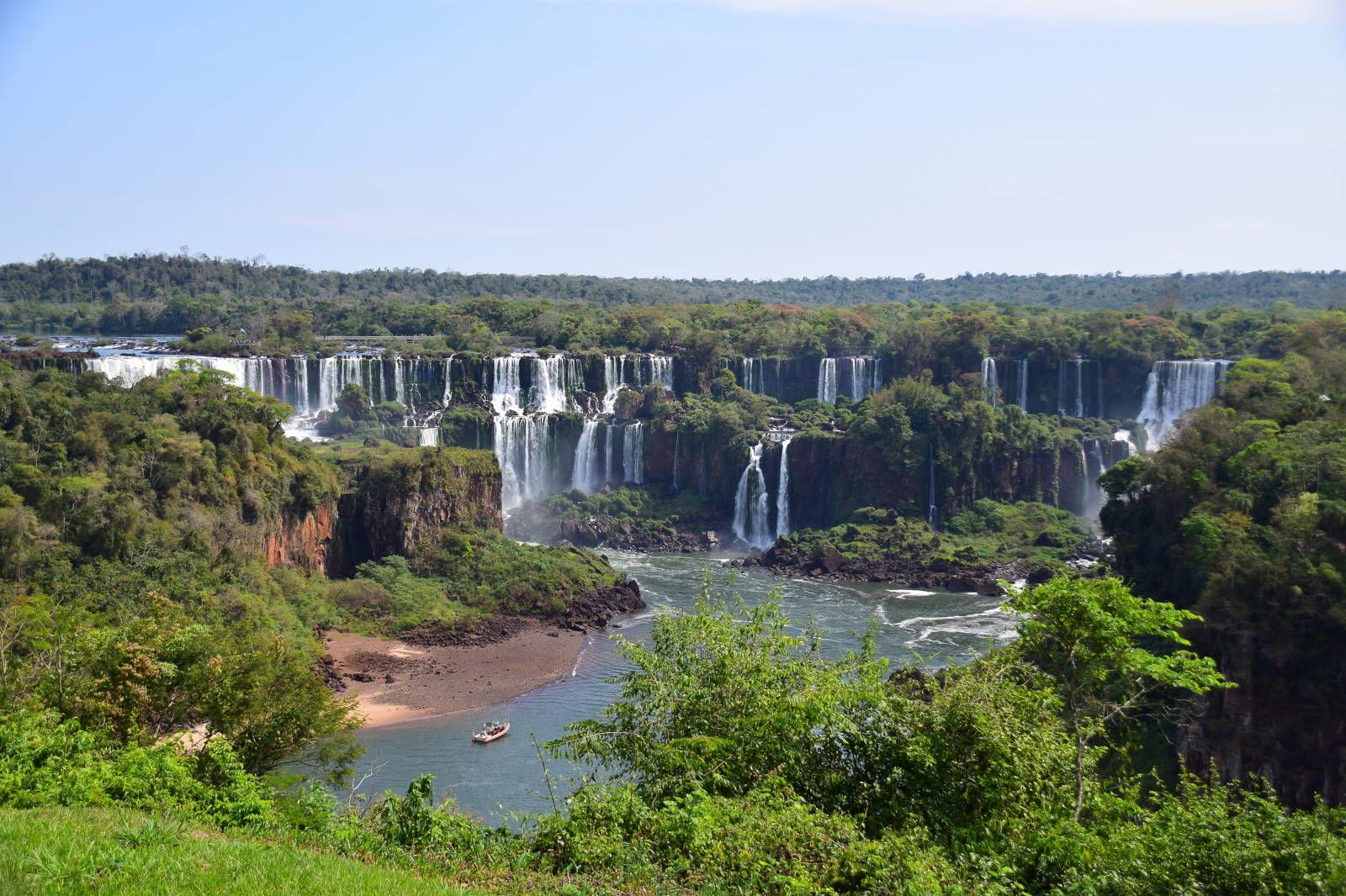ИзоБразилия акупунктурно. Рио-Игуасу с обеих сторон
