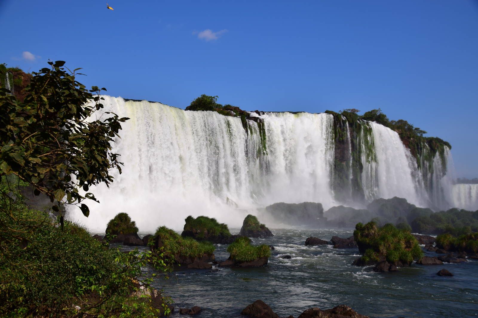 ИзоБразилия акупунктурно. Рио-Игуасу с обеих сторон