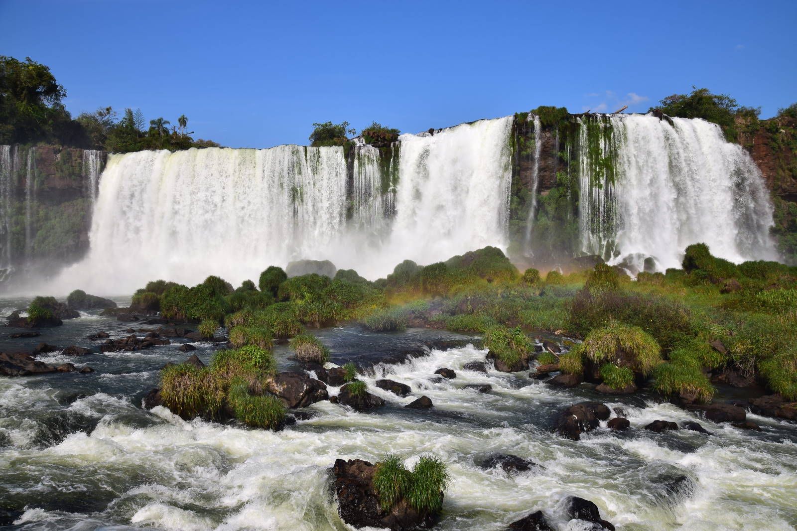 ИзоБразилия акупунктурно. Рио-Игуасу с обеих сторон