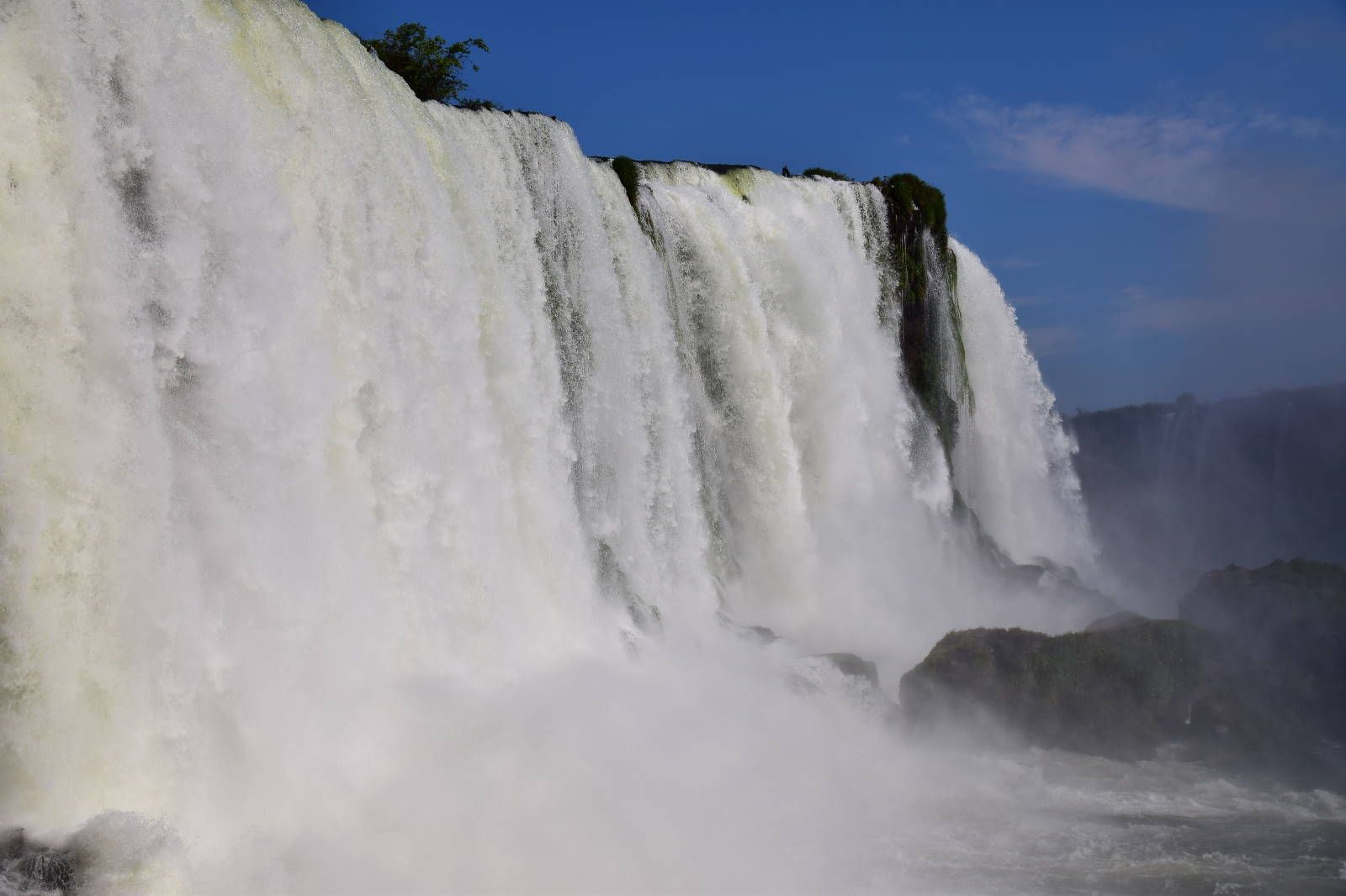ИзоБразилия акупунктурно. Рио-Игуасу с обеих сторон