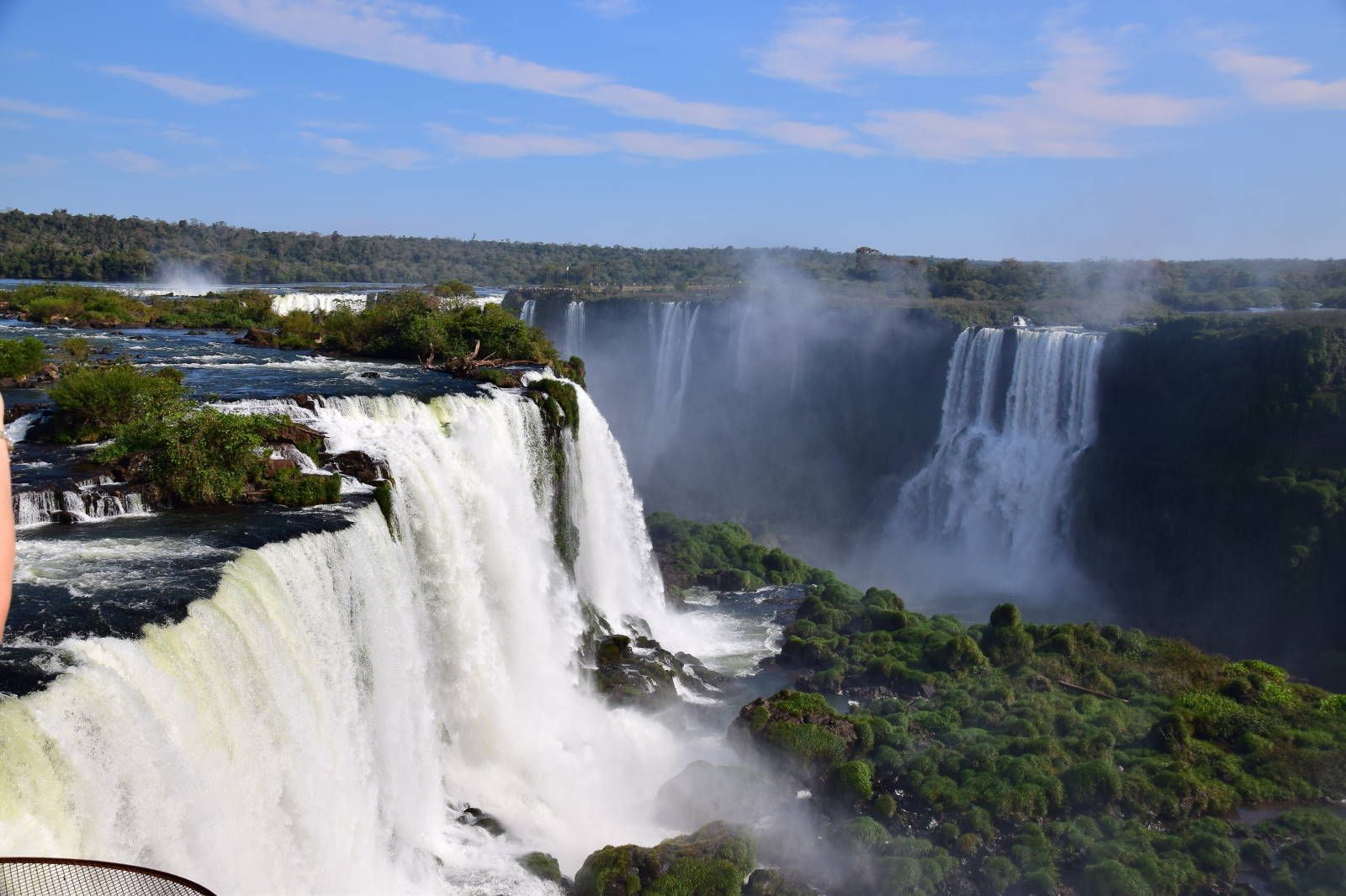 ИзоБразилия акупунктурно. Рио-Игуасу с обеих сторон