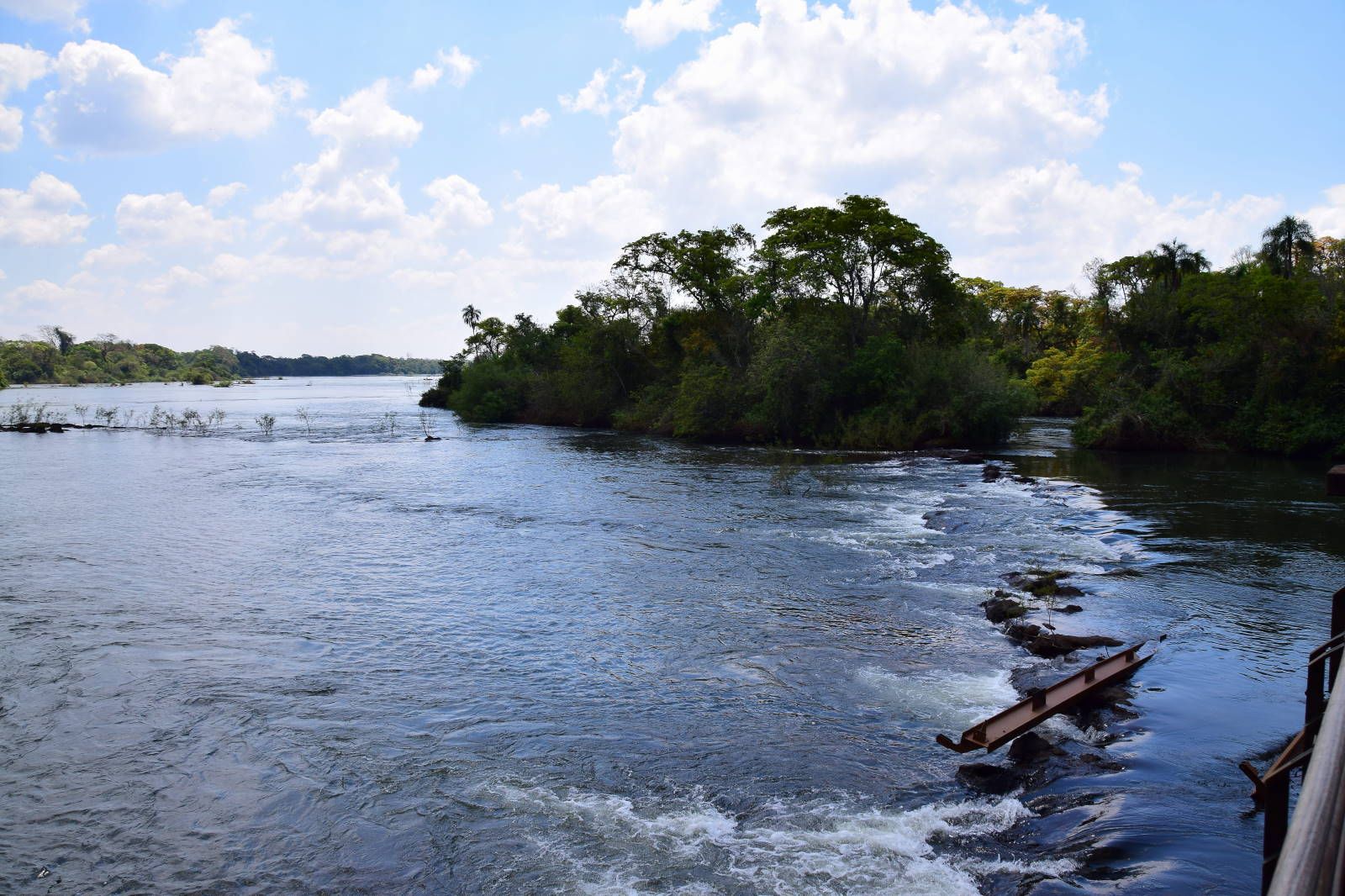 ИзоБразилия акупунктурно. Рио-Игуасу с обеих сторон