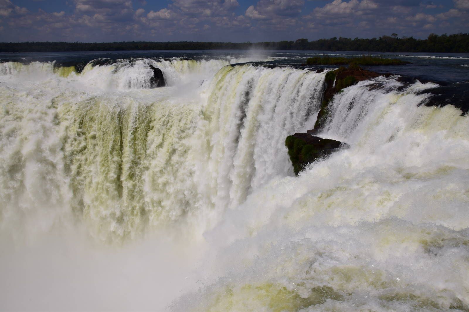 ИзоБразилия акупунктурно. Рио-Игуасу с обеих сторон