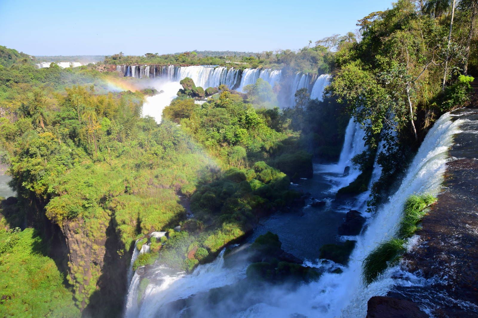 ИзоБразилия акупунктурно. Рио-Игуасу с обеих сторон