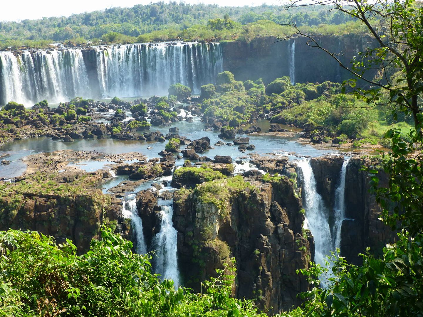 ИзоБразилия акупунктурно. Рио-Игуасу с обеих сторон