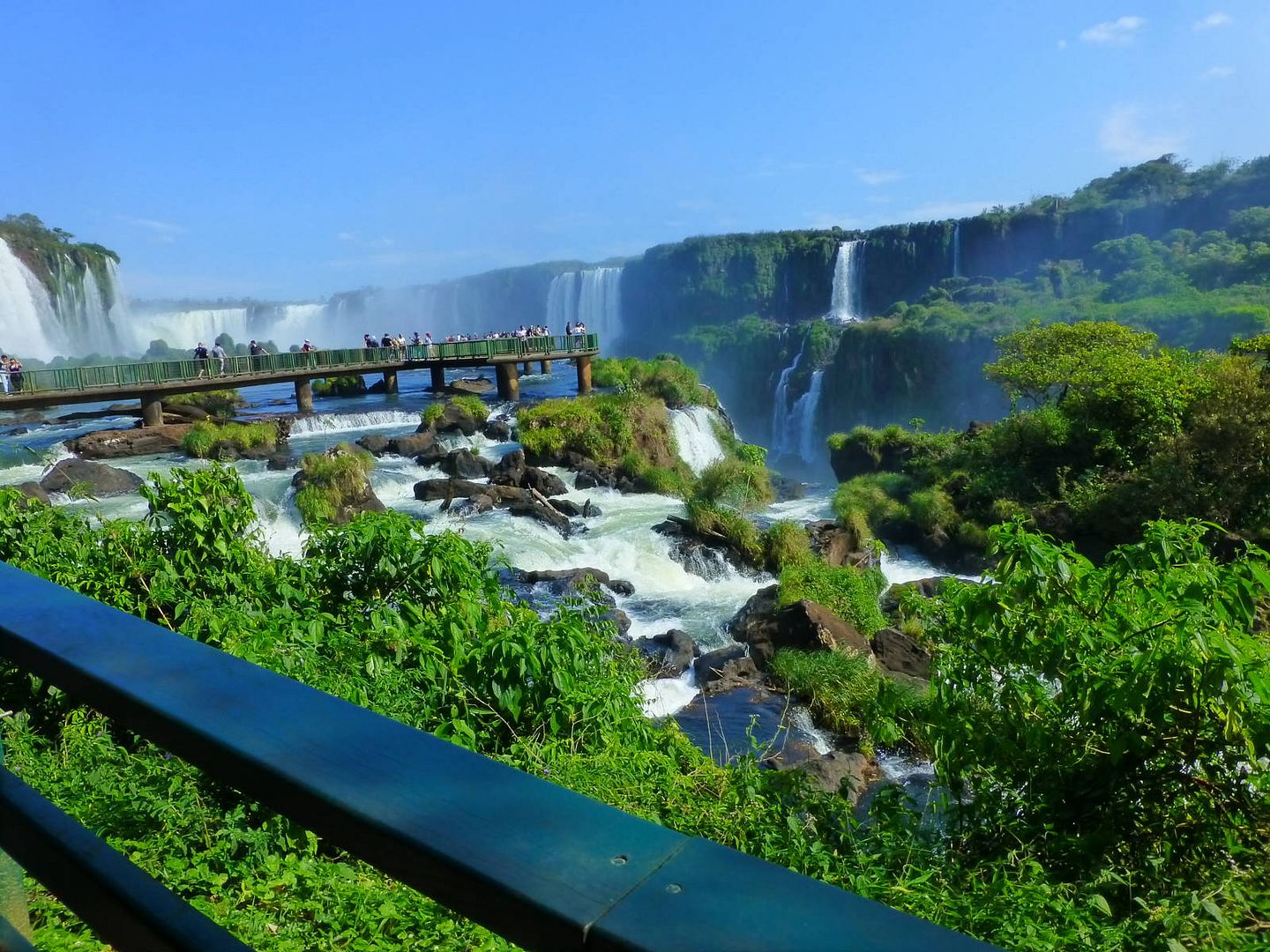 ИзоБразилия акупунктурно. Рио-Игуасу с обеих сторон